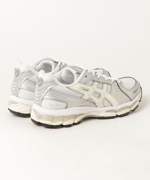 ASICS(アシックス)の「GEL-KAYANO 12.1 / ゲルカヤノ 12.1(スニーカー・メンズ・ホワイト×グレー・27/28/25.5/28.5/23.5/23/29.5/29/24/27.5/26.5/22.5/26/24.5/25)」の2枚目の写真