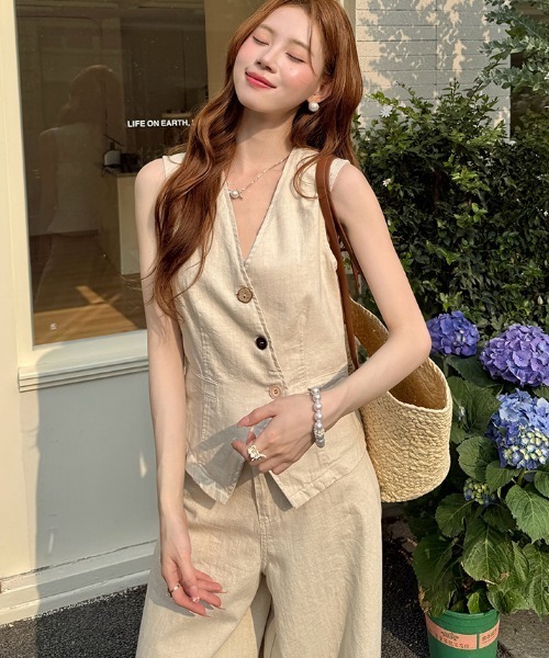 FAVORITO(ファヴォリート)の「ノースリーブトップスワイドパンツセットアップ(セットアップ・レディース・ベージュ・S/M/L)」の2枚目の写真