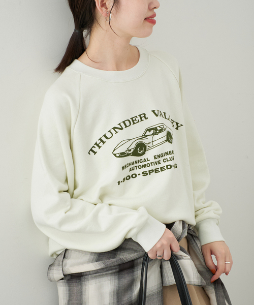 SLOBE IENA(スローブイエナ)の「BOOK CLUB/ブッククラブ SLOBE別注 CAR SWEAT 【洗濯機使用可能】(スウェット・レディース・アイボリー/スカイブルー・FREE)」の1枚目の写真