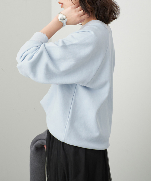 SLOBE IENA(スローブイエナ)の「BOOK CLUB/ブッククラブ SLOBE別注 CAR SWEAT 【洗濯機使用可能】(スウェット・レディース・アイボリー/スカイブルー・FREE)」の9枚目の写真