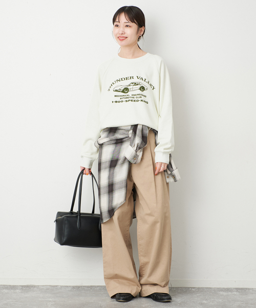SLOBE IENA(スローブイエナ)の「BOOK CLUB/ブッククラブ SLOBE別注 CAR SWEAT 【洗濯機使用可能】(スウェット・レディース・アイボリー/スカイブルー・FREE)」の12枚目の写真