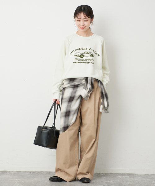 SLOBE IENA(スローブイエナ)の「BOOK CLUB/ブッククラブ SLOBE別注 CAR SWEAT 【洗濯機使用可能】(スウェット・レディース・アイボリー/スカイブルー・FREE)」の13枚目の写真