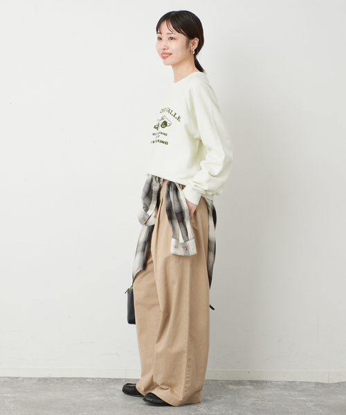 SLOBE IENA(スローブイエナ)の「BOOK CLUB/ブッククラブ SLOBE別注 CAR SWEAT 【洗濯機使用可能】(スウェット・レディース・アイボリー/スカイブルー・FREE)」の14枚目の写真