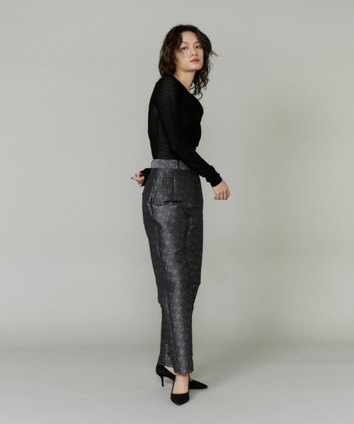 la veille by SUPERIOR CLOSET(ラベイユバイスーペリアクローゼット)の「シアーギャザープルオーバー(ニット/セーター・レディース・ブラック/グレイッシュベージュ・9号)」の5枚目の写真