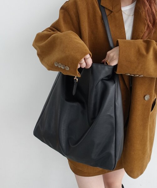 DISCOAT(ディスコート)の「【持ち運びも◎】金具使いくったりショルダーバッグ(ショルダーバッグ・レディース・キャメル/ブラック・FREE)」の21枚目の写真