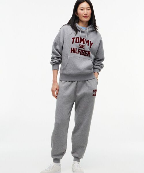 TOMMY HILFIGER(トミーヒルフィガー)の「バーシティフロッキーリラックスパーカー(スウェット・レディース・ネイビー/グレー・X-SMALL/SMALL)」の8枚目の写真