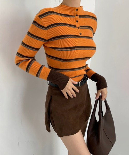 Girly Doll(ガーリードール)の「マルチボーダー袖ボタンヘンリーニット(ニット/セーター・レディース・オフホワイト/ネイビー/オレンジ/グレー/ブラウン・FREE)」の13枚目の写真
