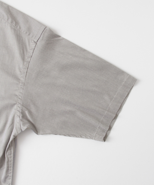 URBAN RESEARCH（アーバンリサーチ）の「UR LYCRA STRETCH LOOSE SHIRTS（シャツ/ブラウス・メンズ・ベージュ/グレー/ブラック/ホワイト・MEDIUM/LARGE）」の9枚目の写真