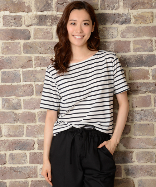 CIAOPANIC TYPY（チャオパニックティピー）の「【WEB限定】【さらさらUV】ボーダーボートネックTシャツ（Tシャツ/カットソー・レディース・オフホワイト/キャメル/ブラック・FREE）」の2枚目の写真