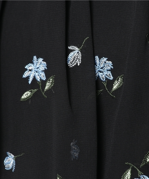 LAGUNAMOON（ラグナムーン）の「エンブロイダリーフレアーブラウス（シャツ/ブラウス・レディース・ベージュ/ブラック・FREE）」の5枚目の写真