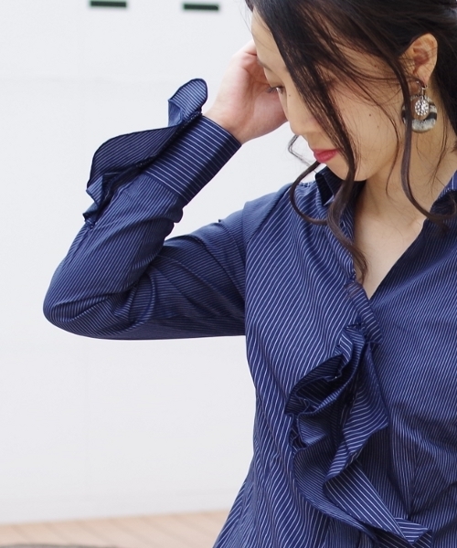 NARACAMICIE(ナラカミーチェ)の「イタリアンピンストライプラッフルフリルシャツ(シャツ/ブラウス・レディース・ボルドー/ネイビー・SMALL/MEDIUM/LARGE)」の14枚目の写真