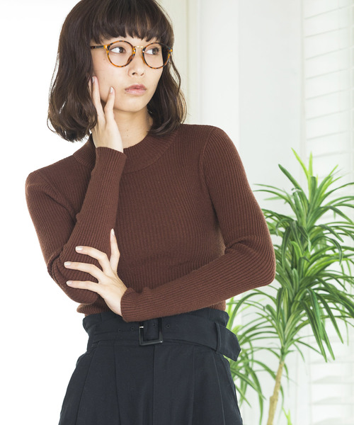 WEGO(ウィゴー)の「WEGO/リブハイネックニット(ニット/セーター・レディース・ブラック/ダークグリーン/ネイビー/ブラウン/オフホワイト/マスタード/杢グレー/ライトピンク/ワイン/ライトベージュ/ホワイト系その他5/ブラウン系その他5/イエロー系その他6/レッド系その他5/オレンジ/パープル/ライム・FREE)」の6枚目の写真