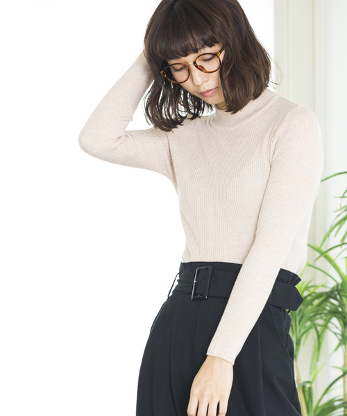 WEGO(ウィゴー)の「WEGO/リブハイネックニット(ニット/セーター・レディース・ブラック/ダークグリーン/ネイビー/ブラウン/オフホワイト/マスタード/杢グレー/ライトピンク/ワイン/ライトベージュ/ホワイト系その他5/ブラウン系その他5/イエロー系その他6/レッド系その他5/オレンジ/パープル/ライム・FREE)」の8枚目の写真