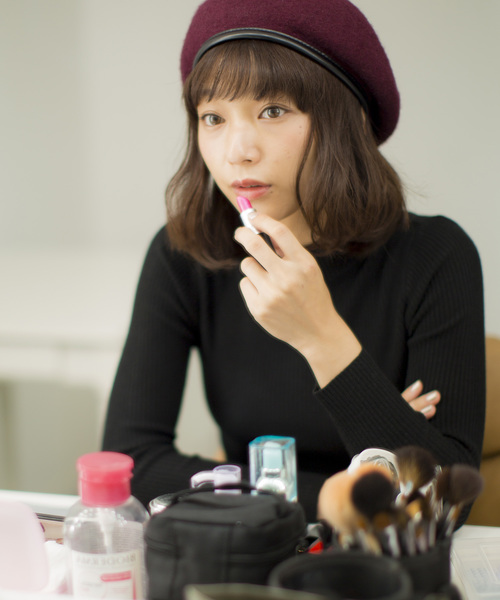 WEGO(ウィゴー)の「WEGO/リブハイネックニット(ニット/セーター・レディース・ブラック/ダークグリーン/ネイビー/ブラウン/オフホワイト/マスタード/杢グレー/ライトピンク/ワイン/ライトベージュ/ホワイト系その他5/ブラウン系その他5/イエロー系その他6/レッド系その他5/オレンジ/パープル/ライム・FREE)」の4枚目の写真