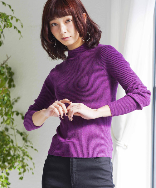 WEGO(ウィゴー)の「WEGO/リブハイネックニット(ニット/セーター・レディース・ブラック/ダークグリーン/ネイビー/ブラウン/オフホワイト/マスタード/杢グレー/ライトピンク/ワイン/ライトベージュ/ホワイト系その他5/ブラウン系その他5/イエロー系その他6/レッド系その他5/オレンジ/パープル/ライム・FREE)」の12枚目の写真