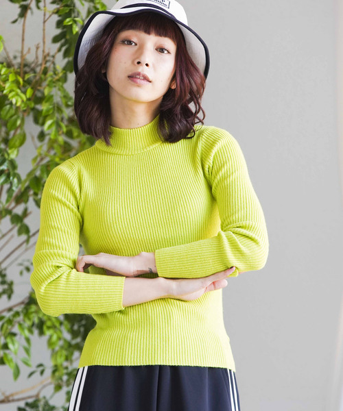 WEGO(ウィゴー)の「WEGO/リブハイネックニット(ニット/セーター・レディース・ブラック/ダークグリーン/ネイビー/ブラウン/オフホワイト/マスタード/杢グレー/ライトピンク/ワイン/ライトベージュ/ホワイト系その他5/ブラウン系その他5/イエロー系その他6/レッド系その他5/オレンジ/パープル/ライム・FREE)」の10枚目の写真