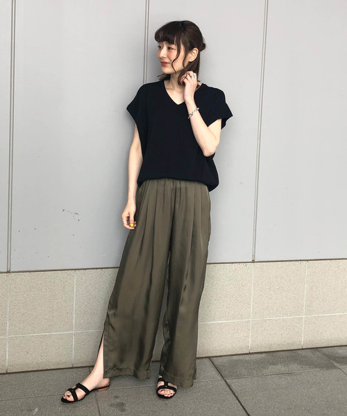 1er Arrondissement（プルミエアロンディスモン）の「ニュアンスVネックカットソー（ニット/セーター・レディース・ブラック/ホワイト/ブラウン/ベージュ・FREE）」の3枚目の写真