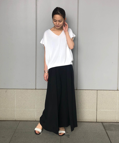 1er Arrondissement（プルミエアロンディスモン）の「ニュアンスVネックカットソー（ニット/セーター・レディース・ブラック/ホワイト/ブラウン/ベージュ・FREE）」の7枚目の写真