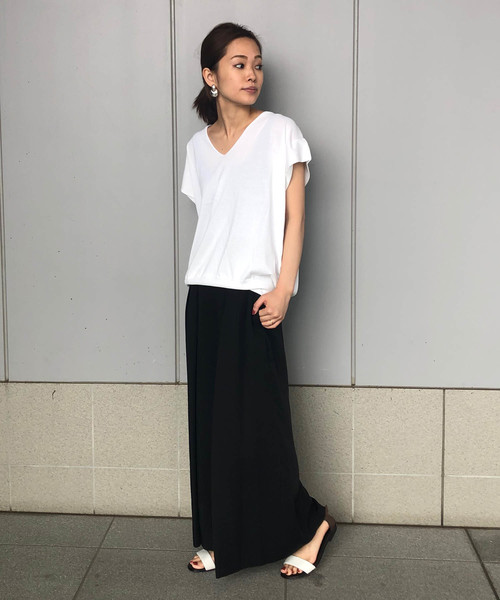 1er Arrondissement（プルミエアロンディスモン）の「ニュアンスVネックカットソー（ニット/セーター・レディース・ブラック/ホワイト/ブラウン/ベージュ・FREE）」の8枚目の写真