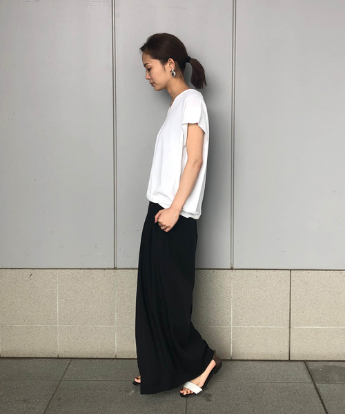 1er Arrondissement（プルミエアロンディスモン）の「ニュアンスVネックカットソー（ニット/セーター・レディース・ブラック/ホワイト/ブラウン/ベージュ・FREE）」の9枚目の写真
