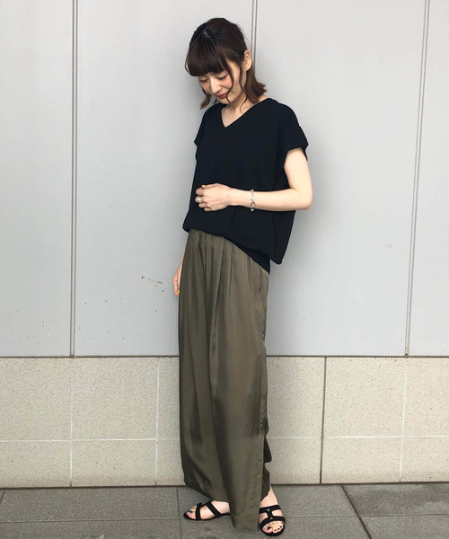 1er Arrondissement（プルミエアロンディスモン）の「ニュアンスVネックカットソー（ニット/セーター・レディース・ブラック/ホワイト/ブラウン/ベージュ・FREE）」の10枚目の写真