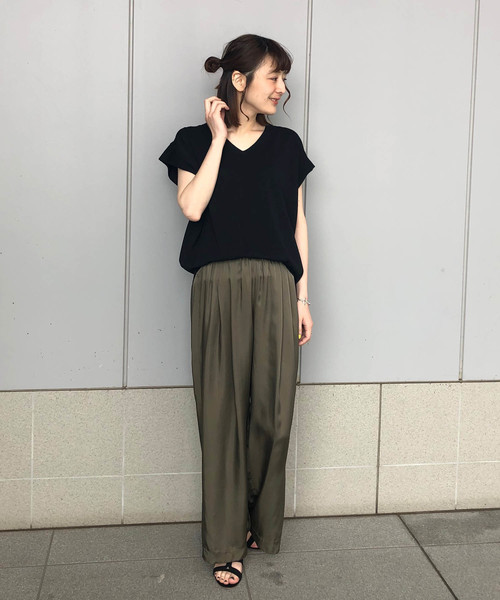 1er Arrondissement（プルミエアロンディスモン）の「ニュアンスVネックカットソー（ニット/セーター・レディース・ブラック/ホワイト/ブラウン/ベージュ・FREE）」の11枚目の写真