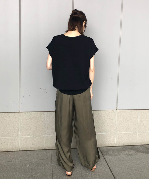 1er Arrondissement（プルミエアロンディスモン）の「ニュアンスVネックカットソー（ニット/セーター・レディース・ブラック/ホワイト/ブラウン/ベージュ・FREE）」の12枚目の写真