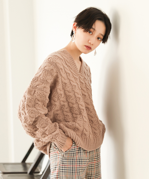 PAGEBOY（ページボーイ）の「ケーブルキーネックプルオーバー（ニット/セーター・レディース・チャコールグレー/パープル/オフホワイト/ライトブラウン・FREE）」の10枚目の写真