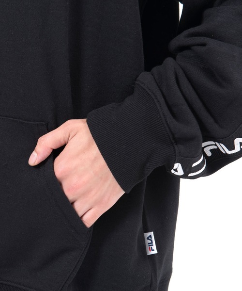 FILA(フィラ)の「【FILA/フィラ】WEB限定 別注 ビックシルエット ロゴテープ スウェット プルパーカー(パーカー・メンズ・ブラック/ホワイト/杢グレー・M/L/LL/5L/3L/4L)」の6枚目の写真