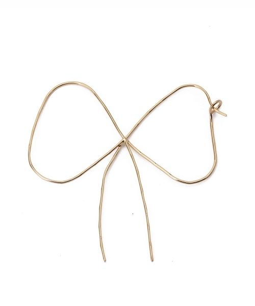 BEAMS BOY（ビームスボーイ）の「BEAMS BOY / リボンフープピアス（ピアス（両耳用）・レディース・ブラック系その他/ゴールド・ONE SIZE）」の6枚目の写真