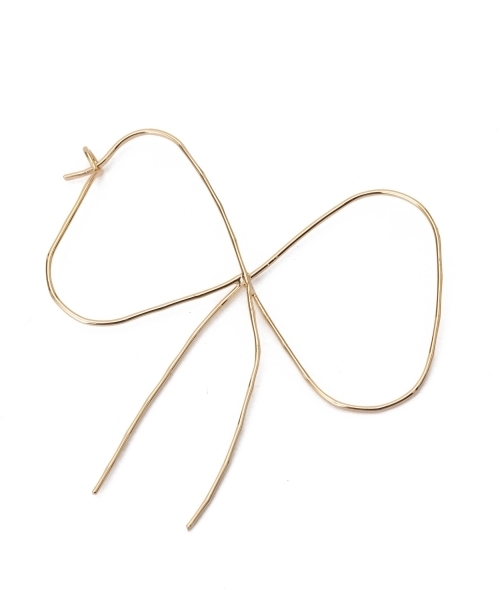 BEAMS BOY（ビームスボーイ）の「BEAMS BOY / リボンフープピアス（ピアス（両耳用）・レディース・ブラック系その他/ゴールド・ONE SIZE）」の7枚目の写真