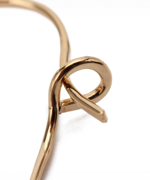 BEAMS BOY（ビームスボーイ）の「BEAMS BOY / リボンフープピアス（ピアス（両耳用）・レディース・ブラック系その他/ゴールド・ONE SIZE）」の8枚目の写真