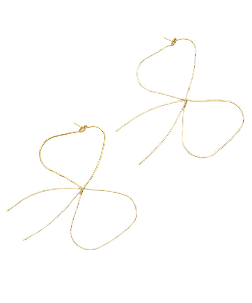 BEAMS BOY（ビームスボーイ）の「BEAMS BOY / リボンフープピアス（ピアス（両耳用）・レディース・ブラック系その他/ゴールド・ONE SIZE）」の2枚目の写真