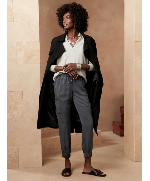 BANANA REPUBLIC FACTORY STORE（バナナリパブリック ファクトリーストア）の「BANANA REPUBLIC FACTORY STORE　　テンセル(TM)カーゴジョガーパンツ（カーゴパンツ・レディース・カーキ/ベージュ/ブラウン/ブラック/ベージュ系その他/ブラウン系その他2/グレー/アイボリー/ブラウン系その他/ライトブラウン/ネイビー/ベージュ系その他3/ベージュ系その他4/ワイン/ベージュ系その他5/ブルー系その他/その他3/グリーン/ベージュ系その他6/グレー系その他・M/S/L/XS）」の4枚目の写真