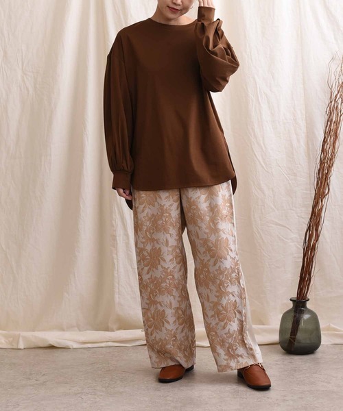 LHELBIE(レルビエ)の「裾ボタン2WAYシルエットサテンジャガードパンツ(その他パンツ・レディース・ネイビー/イエロー/グリーン/ライトベージュ・M)」の6枚目の写真