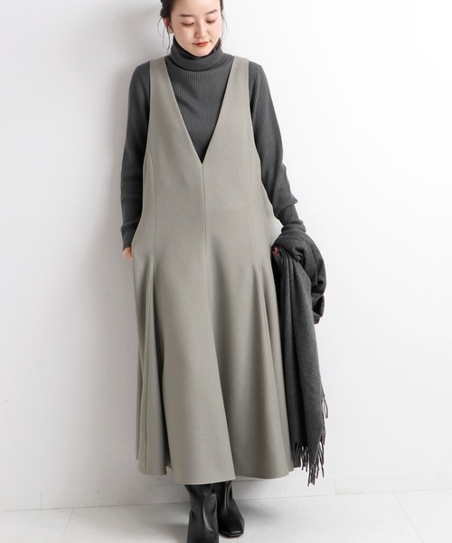 IENA（イエナ）の「ウォッシャブル カルゼストレッチVネック
