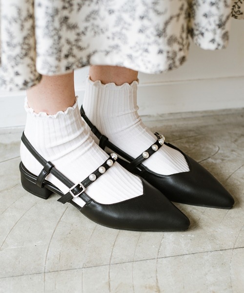 haco!（ハコ）の「シンプルコーデもパパッと華やぐ！ツヤっとプラパールがおめかし気分を高めてくれるポインテッドパンプス（パンプス・レディース・ライトグレー/ブラック・1/2/4/6/3/5）」の9枚目の写真