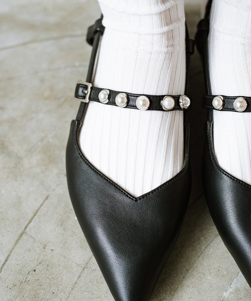 haco!（ハコ）の「シンプルコーデもパパッと華やぐ！ツヤっとプラパールがおめかし気分を高めてくれるポインテッドパンプス（パンプス・レディース・ライトグレー/ブラック・1/2/4/6/3/5）」の14枚目の写真