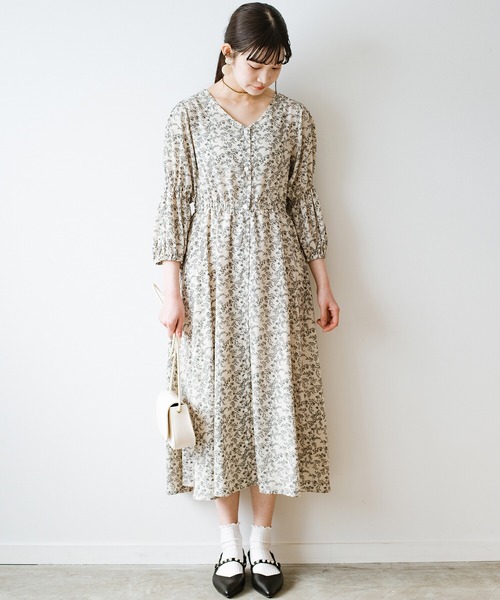 haco!（ハコ）の「シンプルコーデもパパッと華やぐ！ツヤっとプラパールがおめかし気分を高めてくれるポインテッドパンプス（パンプス・レディース・ライトグレー/ブラック・1/2/4/6/3/5）」の12枚目の写真