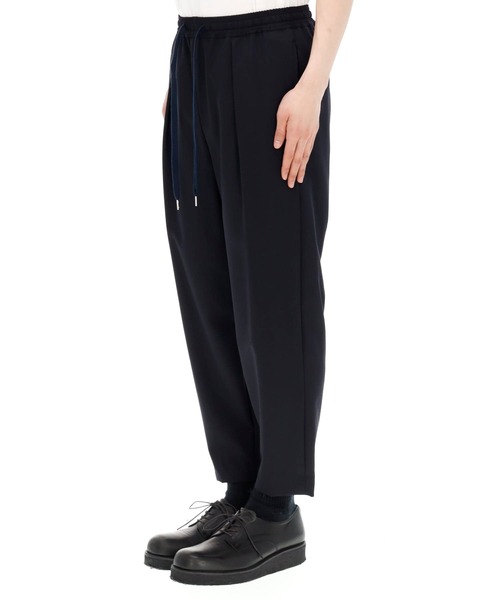 yoshiokubo（ヨシオクボ）の「yoshiokubo “KUROKO”タックパンツ（その他パンツ・メンズ・ネイビー・1/3/2）」の2枚目の写真