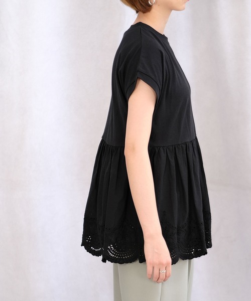ＡＮＤＪ（アンドジェイ）の「ウエスト切替スカラップ刺繍フレンチ袖ペプラムトップス（Tシャツ/カットソー・レディース・ブラック/ホワイト・M）」の11枚目の写真