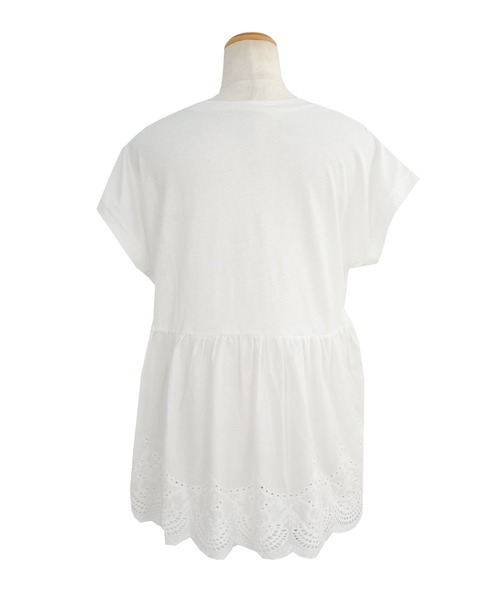 ＡＮＤＪ（アンドジェイ）の「ウエスト切替スカラップ刺繍フレンチ袖ペプラムトップス（Tシャツ/カットソー・レディース・ブラック/ホワイト・M）」の15枚目の写真