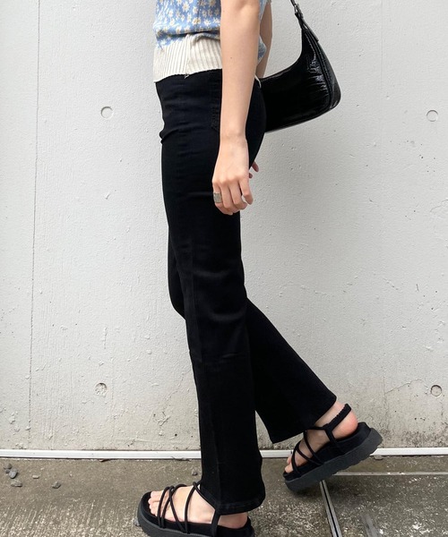 WEGO(ウィゴー)の「WEGO/スリットフレアデニムパンツ(デニムパンツ・レディース・ブラック/ブルー・SMALL/MEDIUM/LARGE)」の10枚目の写真
