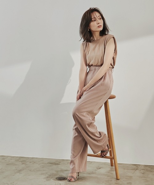 ベージュ サスペンダー付き ワイドパンツ anuans（アニュアンス）の「サスペンダー付きタックワイドパンツ