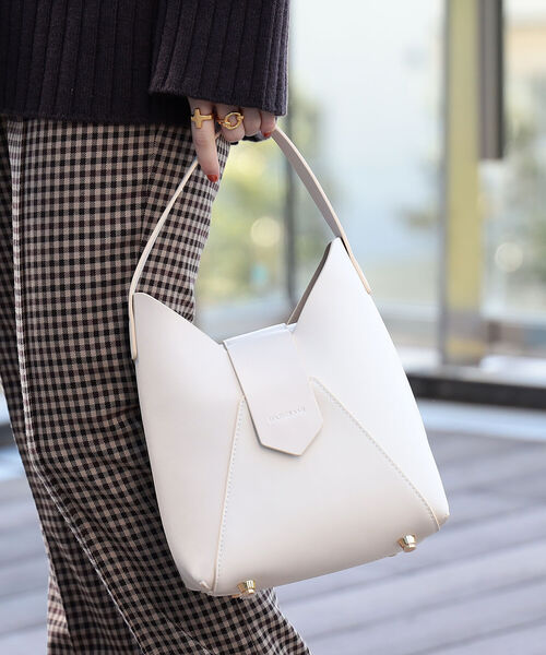 Ray BEAMS(レイビームス)の「【WEB限定】Hashibami / フェズ ワンハンドルバッグ(トートバッグ・レディース・ブラック/オフホワイト/ワイン/シルバー/ブラウン/グリーン系その他2/ダークブラウン/レッド系その他7・ONE SIZE)」の3枚目の写真