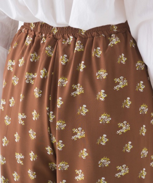 OMNES（オムネス）の「フラワープリントイージーパンツ（その他パンツ・レディース・ブラック/ブラウン・FREE）」の4枚目の写真