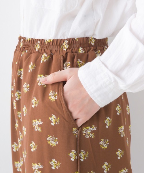 OMNES（オムネス）の「フラワープリントイージーパンツ（その他パンツ・レディース・ブラック/ブラウン・FREE）」の5枚目の写真