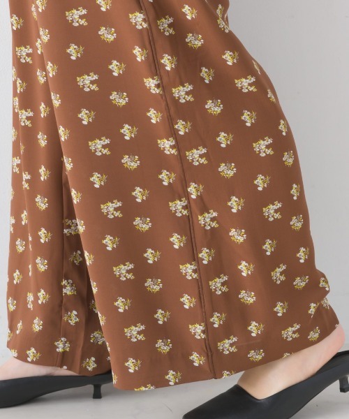 OMNES（オムネス）の「フラワープリントイージーパンツ（その他パンツ・レディース・ブラック/ブラウン・FREE）」の6枚目の写真