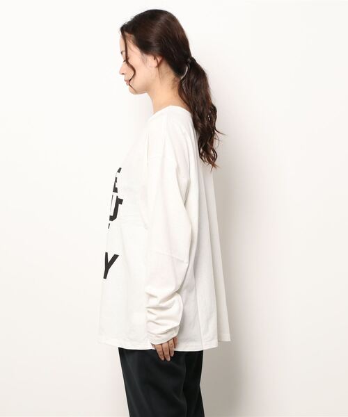 LOUNGEDRESS（ラウンジドレス）の「2way BIGロゴロンT（Tシャツ/カットソー・レディース・ブラック/オフホワイト・FREE）」の4枚目の写真