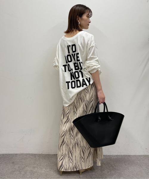 LOUNGEDRESS（ラウンジドレス）の「2way BIGロゴロンT（Tシャツ/カットソー・レディース・ブラック/オフホワイト・FREE）」の5枚目の写真